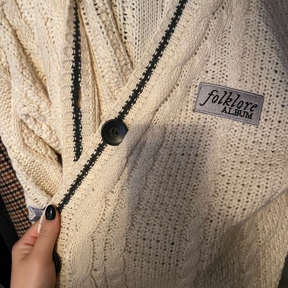 Taylor Swift cardigan size s/ xs (oversized) sold out everywhere! - Picture 7 of 7